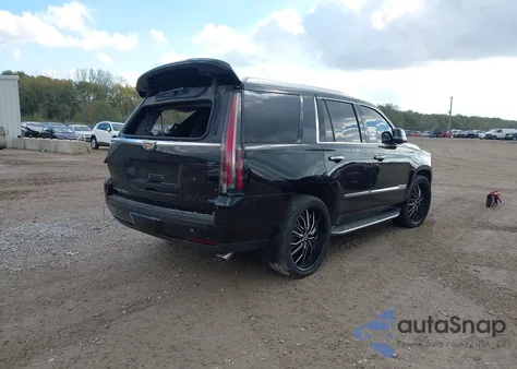 2016 Cadillac Escalade Luxury Collection z USA, uszkodzony, nr VIN 1GYS4BKJ3GR303207